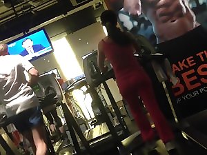 Puny Chinese Bum on Treadmill