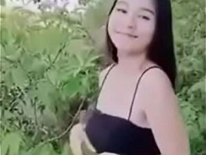 น้องมินตราเย็ดกลางป่ากับผัวหนุ่ม